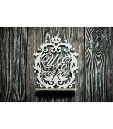 Монограмма из дерева на подставке